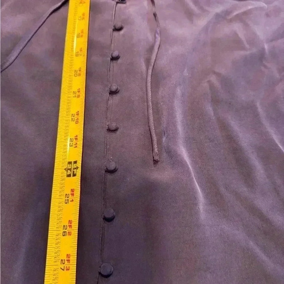 Joie 100% silk dress navy with ruffle v-neck button down front size L - Picture 11 of 12